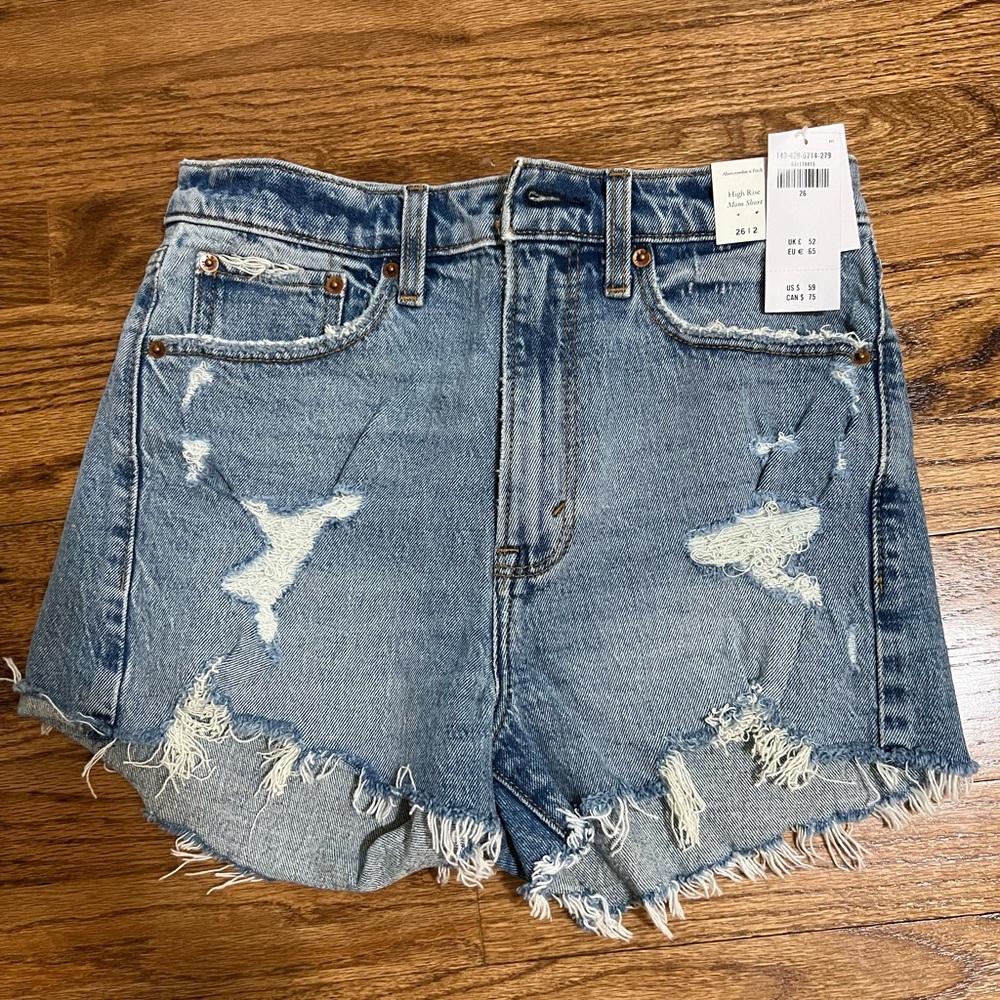 NWT Abercrombie and Fitch High Rise mom short- size 2
